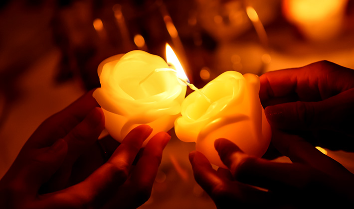 一体感のある空間そのものを楽しめる「キャンドルリレー」